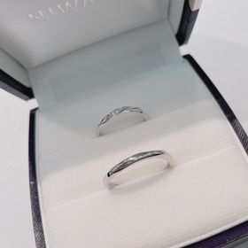 【俄(にわか)】の口コミ 細身のラインにさりげないダイヤがキラキラしてて可愛かったです！
ゆるい...