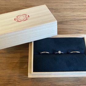 【出雲結(いずもゆい)の口コミ】 旦那さんがプロポーズに向けて婚約指輪を選んでくれました。私はシンプル…