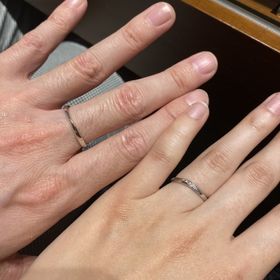 【銀座ダイヤモンドシライシの口コミ】 シンプルでつけ心地の良いものを選びました。
ただ、シンプルすぎるのも嫌…