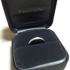 【ティファニー(Tiffany & Co.)の口コミ】 婚約指輪は良いものをと思い、最初から定番のティファニー一択でした。デ…