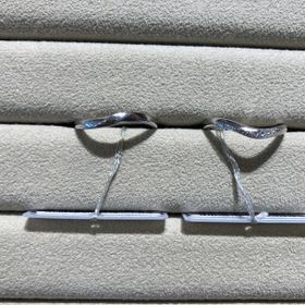 【TRECENTI(トレセンテ)の口コミ】 デザインはシンプルで長く使える指輪だなと感じました。指輪を試着してみ…