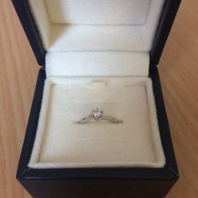 【MAISON JEWELL(メゾンジュエル)】の口コミ 真ん中に大きくダイヤがあり、ダイヤが強調されていて可愛いなと思いました...