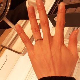 【ティファニー(Tiffany & Co.)の口コミ】 細いデザインを探していたので、自分好みのデザインがありました。シンプ…