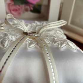 【PILOT BRIDAL(パイロットブライダル)の口コミ】 PILOTの指輪が一番、歪みや傷に強いと聞き、デザインもクラシカルで私の好…