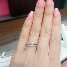 【Ginza Rim(銀座リム)の口コミ】 少し変わったデザインのリングがいいかなぁと思い、ピンクダイヤモンド入…