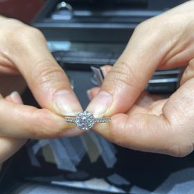 【ラザール ダイヤモンド(LAZARE DIAMOND)の口コミ】 当初、今夜指輪と言えば王道のソリテール！と思っていました。現にネット…