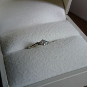 【RUNOA(ルノア)】の口コミ ブルーダイヤが使われているデザインが好みであったこと、刻印や、誕生石を...