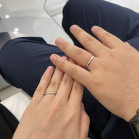 【4℃ BRIDAL(ヨンドシーブライダル)の口コミ】 彼女の婚約指輪がアクアリリーだったため、重ねてつけれるように同じアク…