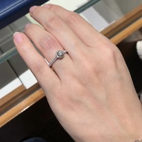 【銀座ダイヤモンドシライシの口コミ】 プロポーズリングをプレゼントしていただいたので、デザインは自分で好き…