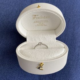 【Foulason(フレゾン)の口コミ】 一粒ダイヤの婚約指輪にも憧れはあったが、人とは被りすぎないデザインで…