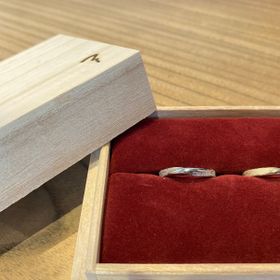 【ichi(イチ)の口コミ】 指輪の幅や、ひねりの角度、石地の強さなど、全て自分好みのデザインを選…