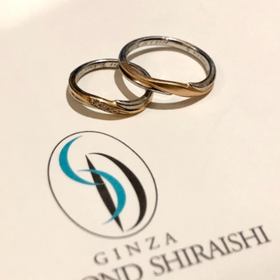 【銀座ダイヤモンドシライシの口コミ】 ゴールドとの二素材加工であっても、プラチナの配合率が95％と他店のもの…