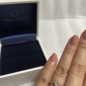 【HOSHI no SUNA 星の砂(ほしのすな)の口コミ】 指輪のデザインと付け心地が他の商品と比べて全然違いました。結婚指輪と…