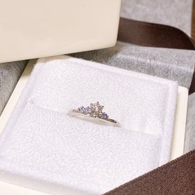 【LUCIE(ルシエ)の口コミ】 ブルーサファイアとダイヤモンドが入っていて、写真では伝わらないほどキ…