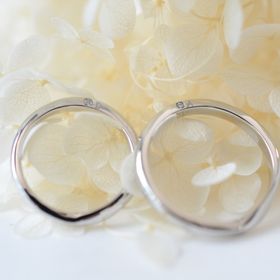 【CRAFY(クラフィ)の口コミ】 わがままを全て叶えてリバーシブルデザインにしました！
婚約指輪と重ね付…