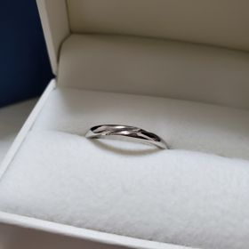 【RosettE(ロゼット)の口コミ】 彼女がシンプルな指輪を探していたところ、こちらの『目的地』に出会いま…
