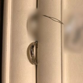 【festaria bijou SOPHIA(フェスタリア ビジュソフィア)の口コミ】 ウェーブラインが上品で綺麗なマリッジリングであり、ダイヤモンドのライ…