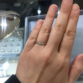 【宝寿堂(ほうじゅどう)の口コミ】 指がふっくらしているのでV字のデザインが良いかなと思っていたのと、キラ…