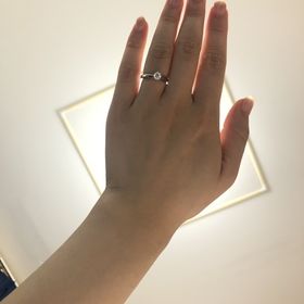 【エクセルコダイヤモンド(EXELCO DIAMOND)の口コミ】 ダイヤモンドの輝きが素晴らしかったのと、台座にダイヤモンドが埋め込ま…