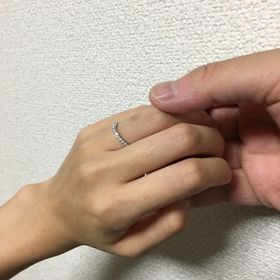 【ケイウノ ブライダル(K.UNO BRIDAL)の口コミ】 プロポーズと共に、サプライズで婚約指輪を受け取りました。シンプルを好…