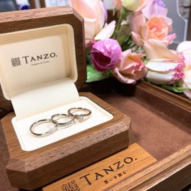 【TANZO.(鍛造指輪)の口コミ】 結婚指輪は一生身につけていく物なので、耐久性を最も重視しました。また…