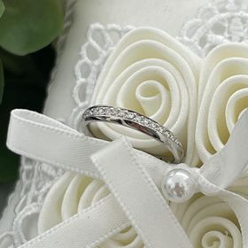 【4℃ BRIDAL(ヨンドシーブライダル)の口コミ】 キラキラしているデザインの指輪に憧れていたので、初めから選ぶデザイン…