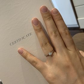 【銀座ダイヤモンドシライシの口コミ】 様々なブランドを検討したが、銀座ダイアモンドシライシさんの指輪が1番彼…