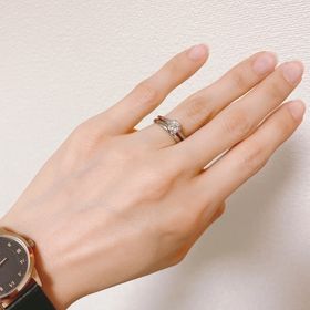 【銀座ダイヤモンドシライシの口コミ】 シンプルなデザインのものがほしく、私も夫も関節が大きいのでフィット感…