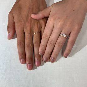【atelier CraM(アトリエ クラム)の口コミ】 「結婚指輪はシルバー」という考えだったのですが、
担当者さんに色々サン…