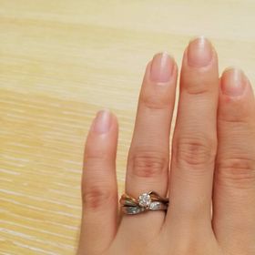 【STAR JEWELRY(スタージュエリー)の口コミ】 はじめはどんな時にもつけていられるようにダイヤのついていない真っ直ぐ…