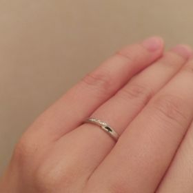 【ジュエリーツツミ(JEWELRY TSUTSUMI)の口コミ】 プラチナ製の結婚指輪を探していたところ、二人で70000円しないくらいのお…