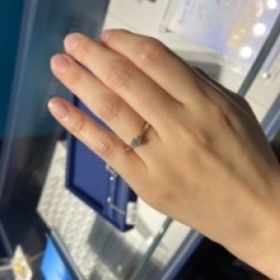 【銀座ダイヤモンドシライシの口コミ】 シンプルで、つけ心地の良さとリングの太さが自分の指にしっくり馴染んで…