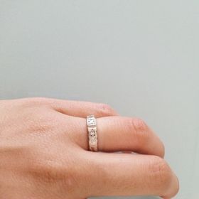 【Wailea(ワイレア)の口コミ】 指が色黒なので出来るだけシンプルな指輪を探していました。が、なかなか…