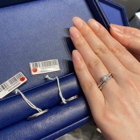 【銀座ダイヤモンドシライシの口コミ】 華やかにダイヤモンドがあしらわれているため、とっても高級感があり気品…