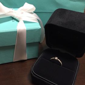 【ティファニー(Tiffany & Co.)の口コミ】 自分で選ばせてもらいました！真ん中のダイヤは1つ1つ大きさが違い、大き…