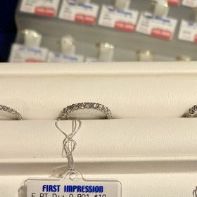 【FIRST IMPRESSION】の口コミ フルエタニティーを探して御徒町へいきました。
その時に通りかかったので...