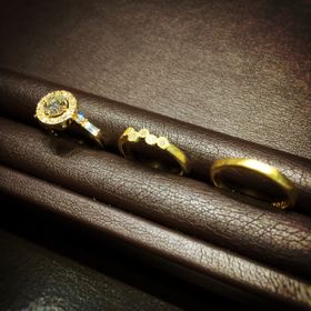 【JEWELRY  KAMATA(ジュエリーかまた)の口コミ】 ツヤなし加工と、やや無機質なデザインが好きな私と、妻は同じトーンで石…