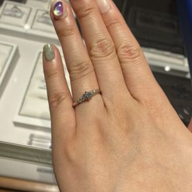 【銀座ダイヤモンドシライシの口コミ】 彼がダイヤモンドシライシのプロポーズリングを選んでくれていたため、自…