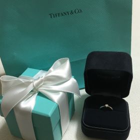 【ティファニー(Tiffany & Co.)の口コミ】 ストレートタイプでダイヤモンドが1つ付いているのを探していました。女の…