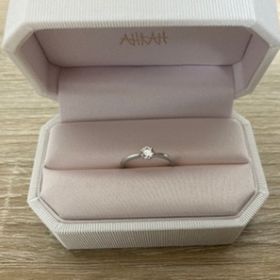 【AHKAH(アーカー)の口コミ】 彼女が欲しかったブランドのため、デザインに関しても、実際に店舗に行き…