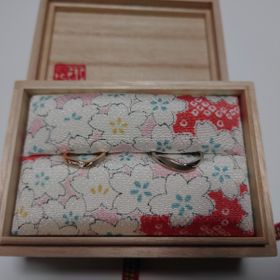 【杢目金屋(もくめがねや)の口コミ】 杢目の模様の直接見たときのトキメキや、ダイヤの輝きと数など直接リング…