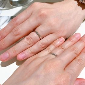 【銀座ダイヤモンドシライシの口コミ】 婚約指輪がこちらのブランドだったので、結婚指輪もこちらにしたいなと思…
