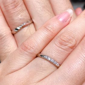 【ラザール ダイヤモンド(LAZARE DIAMOND)の口コミ】 彼からラザールダイヤモンドの婚約指輪を頂いたので、同じブランドで合わ…