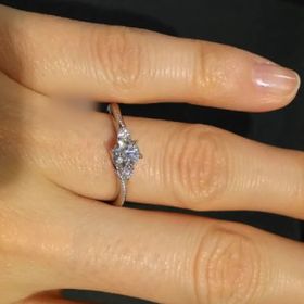 【エクセルコダイヤモンド(EXELCO DIAMOND)の口コミ】 ミル打ちの装飾が綺麗であったこと、どの角度からリングを見てもダイヤモ…