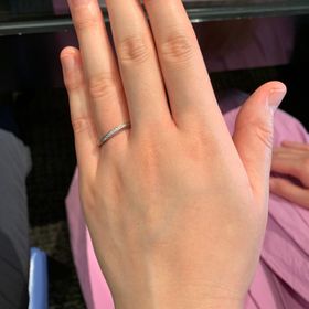 【エクセルコダイヤモンド(EXELCO DIAMOND)の口コミ】 ハーフエタニティで探しましたがストレートデザインが合わず斜めにダイヤ…