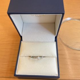 【GALA JEWELRY(ガラジュエリー)の口コミ】 結婚指輪は有名ブランドをしたので、婚約指輪は好きなデザインで、手頃な…