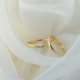 【CRAFY(クラフィ)の口コミ】 私がシルバー系よりゴールド系の合う肌の色でしたので結婚指輪ですがゴー…