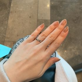 【ティファニー(Tiffany & Co.)の口コミ】 婚約指輪は憧れのティファニーがいいなとずっと思っていました。普段使い…