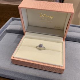 【ケイウノ ブライダル(K.UNO BRIDAL)の口コミ】 彼から頂いたダイヤを最大限に輝かせたかったので、フラワーサークルモチ…