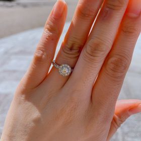 【ケイウノ ブライダル(K.UNO BRIDAL)の口コミ】 初来店時にダイヤの種類について丁寧に説明いただきました。そこでダイヤ…